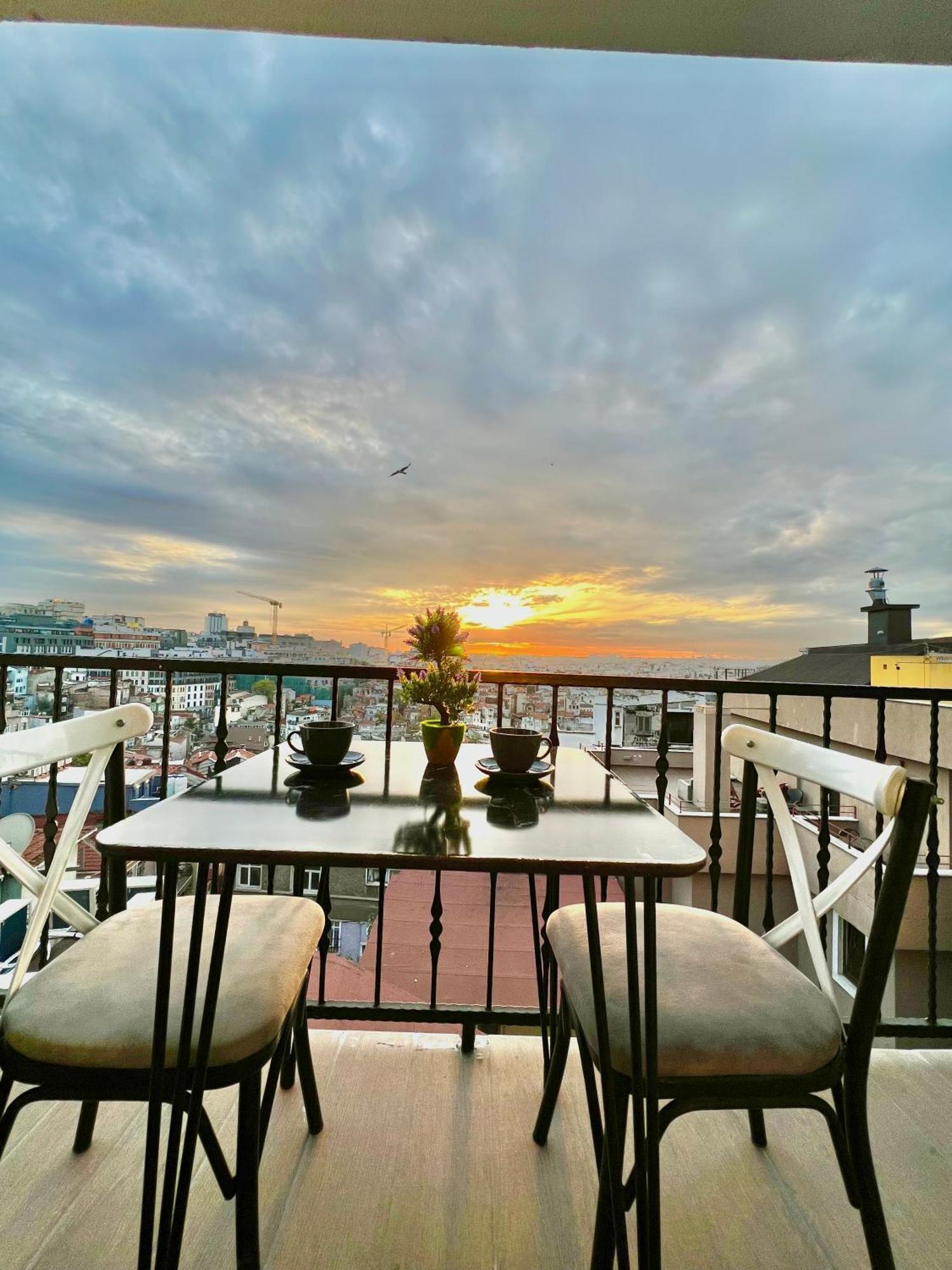 Taksim Larissa Hotel Suites Istanbul Eksteriør bilde