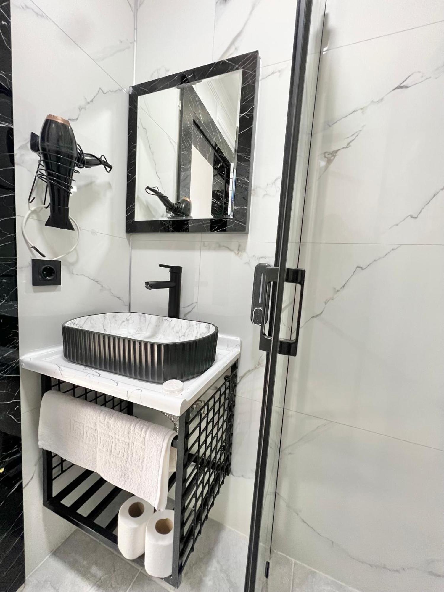 Taksim Larissa Hotel Suites Istanbul Eksteriør bilde