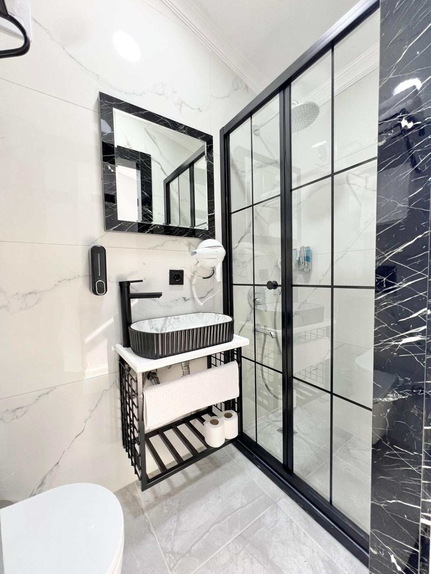 Taksim Larissa Hotel Suites Istanbul Eksteriør bilde